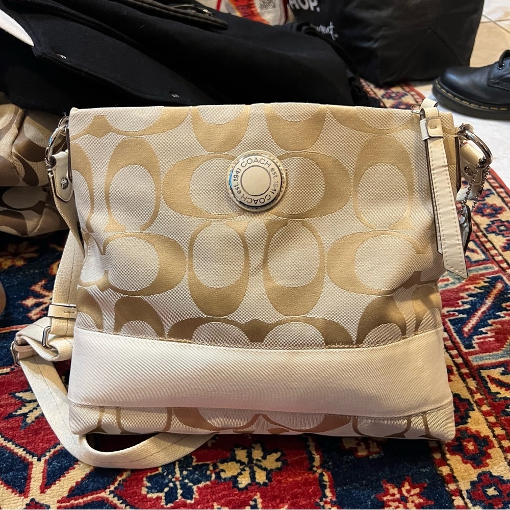 COACH KHAKI WHITE SIGNATURE